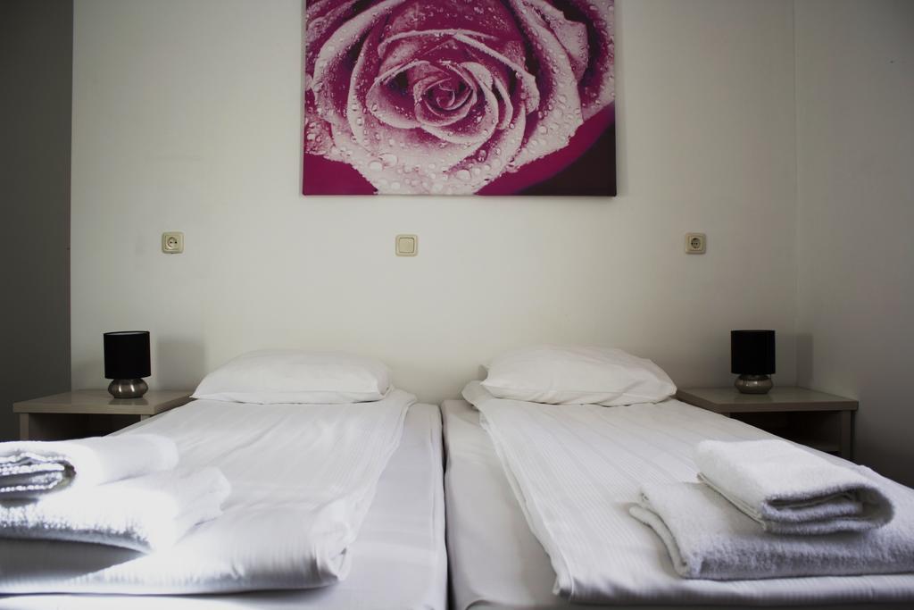 Hotel Restaurant La Piazza Valkenburg aan de Geul Bilik gambar